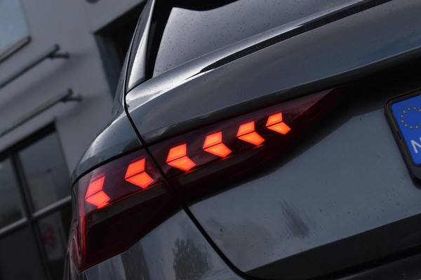 Audi A3 Sportback 35 TFSI S edition S-Line Pano Lane Kuip ACC Camera