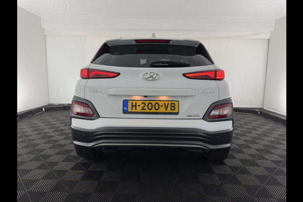 Hyundai Kona EV Premium 64 kWh {SOH-100%} [ 3-Fase ] (INCL-BTW) *LEATHER | KRELL-AUDIO | HEAD-UP | FULL-LED | NAVI-FULLMAP | DAB | ADAPT.CRUISE | KEYLESS | CAMERA | BLIND-SPOT | LANE-ASSIST | DIGI-COCKPIT | COMFORT-SEATS | 17''ALU*