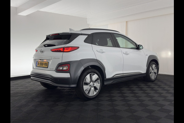 Hyundai Kona EV Premium 64 kWh {SOH-100%} [ 3-Fase ] (INCL-BTW) *LEATHER | KRELL-AUDIO | HEAD-UP | FULL-LED | NAVI-FULLMAP | DAB | ADAPT.CRUISE | KEYLESS | CAMERA | BLIND-SPOT | LANE-ASSIST | DIGI-COCKPIT | COMFORT-SEATS | 17''ALU*