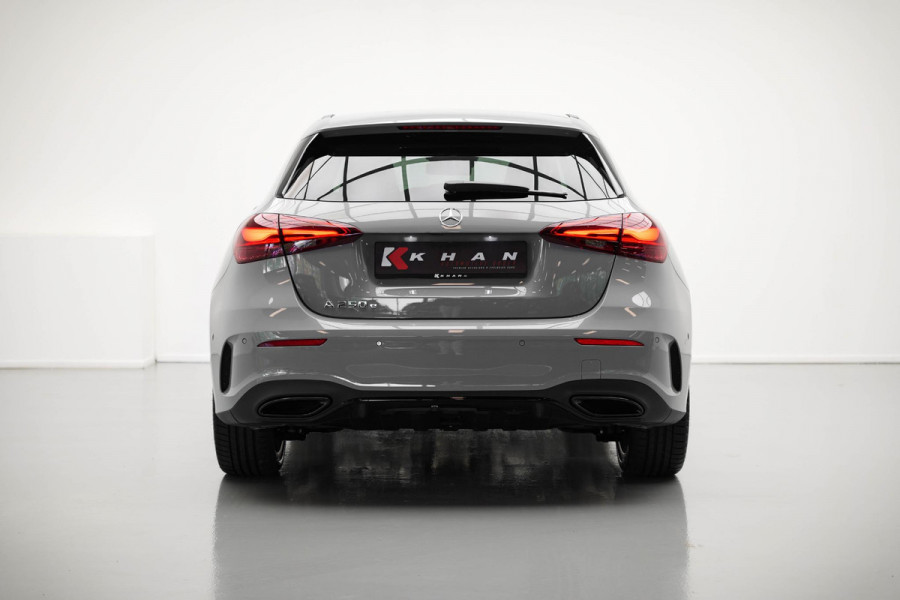 Mercedes-Benz A-Klasse A250 e AMG Line |Pano|ALPINEGRAU|Ambient|Dodehoek| Mercedes-Benz A-Klasse A250 e AMG Line |Pano|ALPINEGRAU|Ambient|Dodehoek|