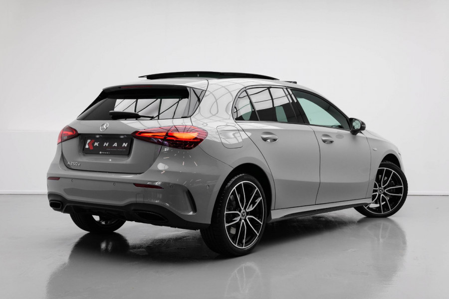 Mercedes-Benz A-Klasse A250 e AMG Line |Pano|ALPINEGRAU|Ambient|Dodehoek| Mercedes-Benz A-Klasse A250 e AMG Line |Pano|ALPINEGRAU|Ambient|Dodehoek|