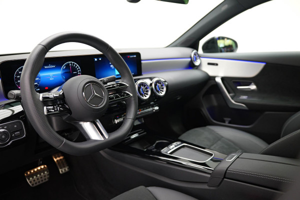 Mercedes-Benz A-Klasse A250 e AMG Line |Pano|ALPINEGRAU|Ambient|Dodehoek| Mercedes-Benz A-Klasse A250 e AMG Line |Pano|ALPINEGRAU|Ambient|Dodehoek|