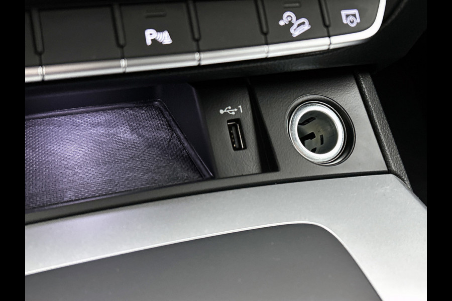 Audi Q5 55 TFSI e S-Line edition Competition(Dealer OndH, Navi, Carplay, Digi Dash, StoelV, Adapt Cruise, Parkeersensoren, Etc) Audi Q5 55 TFSI e S-Line edition Competition(Dealer OndH, Navi, Carplay, Digi Dash, StoelV, Adapt Cruise, Parkeersensoren, Etc)