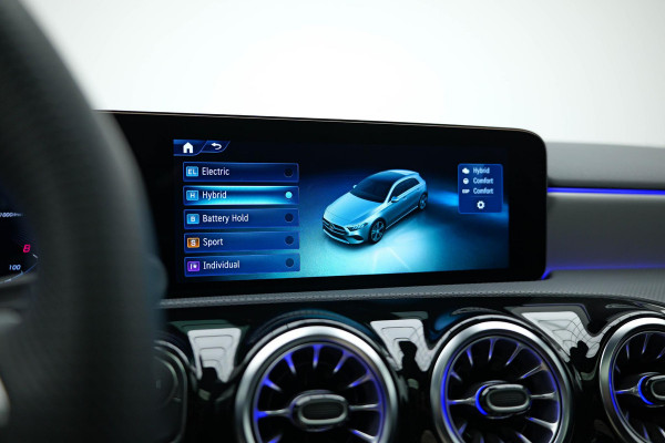 Mercedes-Benz A-Klasse A250 e AMG Line |Pano|ALPINEGRAU|Ambient|Dodehoek| Mercedes-Benz A-Klasse A250 e AMG Line |Pano|ALPINEGRAU|Ambient|Dodehoek|