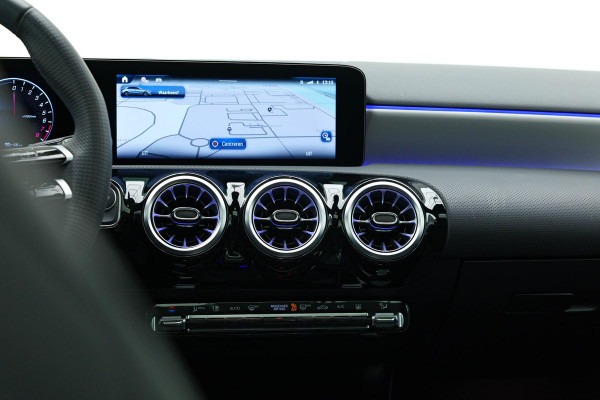 Mercedes-Benz A-Klasse A250 e AMG Line |Pano|ALPINEGRAU|Ambient|Dodehoek| Mercedes-Benz A-Klasse A250 e AMG Line |Pano|ALPINEGRAU|Ambient|Dodehoek|