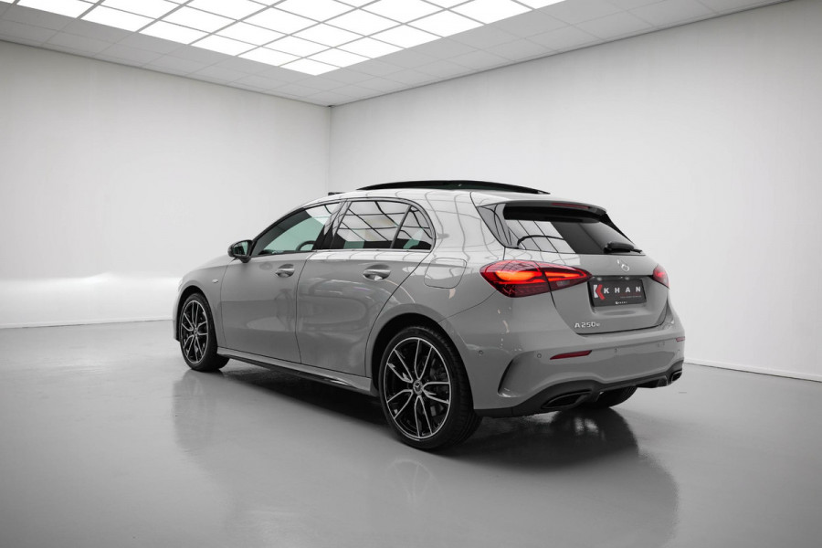 Mercedes-Benz A-Klasse A250 e AMG Line |Pano|ALPINEGRAU|Ambient|Dodehoek| Mercedes-Benz A-Klasse A250 e AMG Line |Pano|ALPINEGRAU|Ambient|Dodehoek|