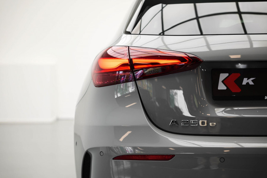 Mercedes-Benz A-Klasse A250 e AMG Line |Pano|ALPINEGRAU|Ambient|Dodehoek| Mercedes-Benz A-Klasse A250 e AMG Line |Pano|ALPINEGRAU|Ambient|Dodehoek|