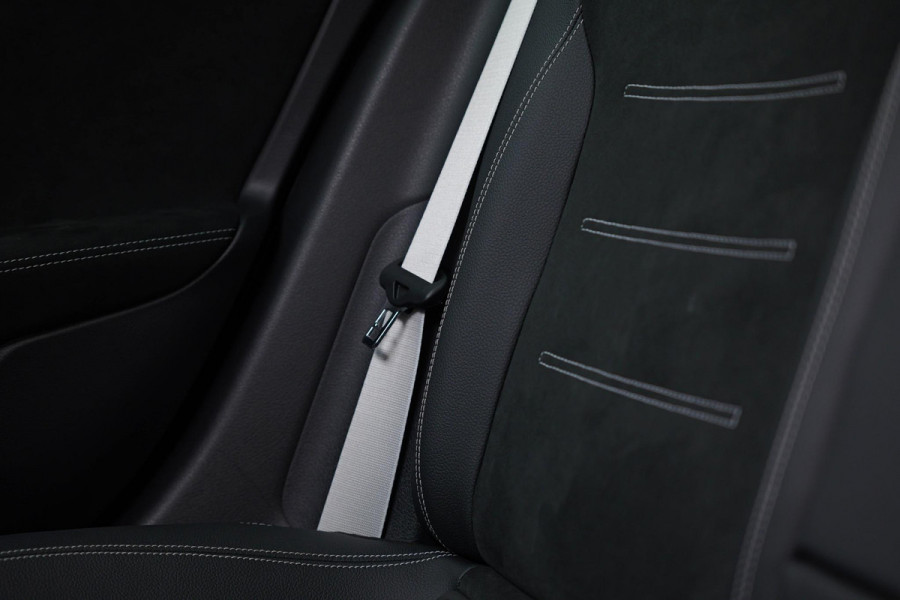 Mercedes-Benz A-Klasse A250 e AMG Line |Pano|ALPINEGRAU|Ambient|Dodehoek| Mercedes-Benz A-Klasse A250 e AMG Line |Pano|ALPINEGRAU|Ambient|Dodehoek|