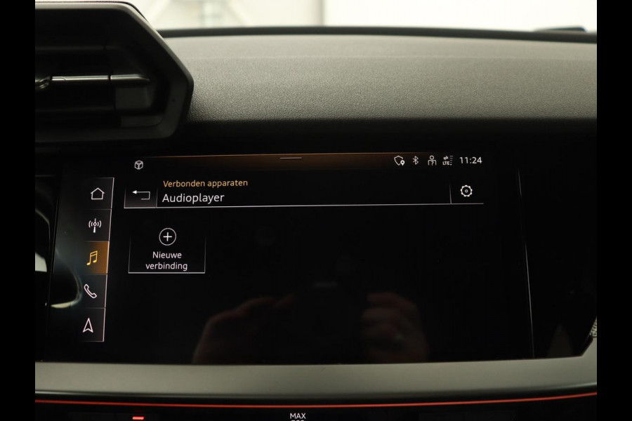 Audi A3 45 TFSI e S Line | Stoelverwarming | Camera | Sfeerverlichting | Virtual Cockpit | Carplay | Navigatie | Sportstoelen | 18'' | Climate control | PHEV | Plug In Audi A3 45 TFSI e S Line | Stoelverwarming | Camera | Sfeerverlichting | Virtual Cockpit | Carplay | Navigatie | Sportstoelen | 18'' | Climate control | PHEV | Plug In