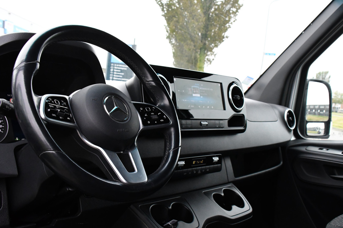 Mercedes-Benz Sprinter 319 V6 3.0 CDI L3H2 DC PB Edition Full options, Adaptieve Cruise, 360 Camera, 10,5'' Mbux, LED, Automaat, BPM Vrij! Mercedes-Benz Sprinter 319 V6 3.0 CDI L3H2 DC PB Edition Full options, Adaptieve Cruise, 360 Camera, 10,5'' Mbux, LED, Automaat, BPM Vrij!