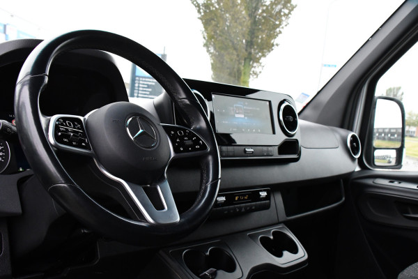 Mercedes-Benz Sprinter 319 V6 3.0 CDI L3H2 DC PB Edition Full options, Adaptieve Cruise, 360 Camera, 10,5'' Mbux, LED, Automaat, BPM Vrij! Mercedes-Benz Sprinter 319 V6 3.0 CDI L3H2 DC PB Edition Full options, Adaptieve Cruise, 360 Camera, 10,5'' Mbux, LED, Automaat, BPM Vrij!