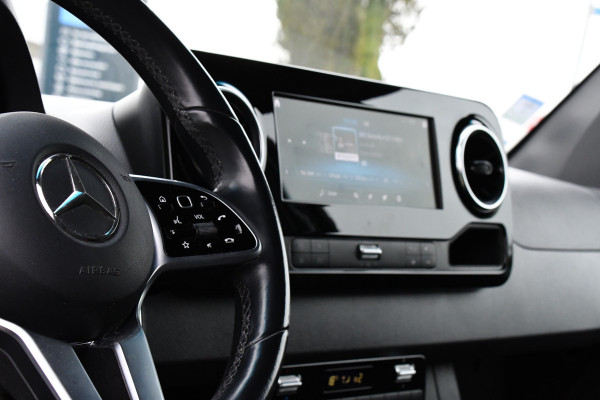 Mercedes-Benz Sprinter 319 V6 3.0 CDI L3H2 DC PB Edition Full options, Adaptieve Cruise, 360 Camera, 10,5'' Mbux, LED, Automaat, BPM Vrij! Mercedes-Benz Sprinter 319 V6 3.0 CDI L3H2 DC PB Edition Full options, Adaptieve Cruise, 360 Camera, 10,5'' Mbux, LED, Automaat, BPM Vrij!