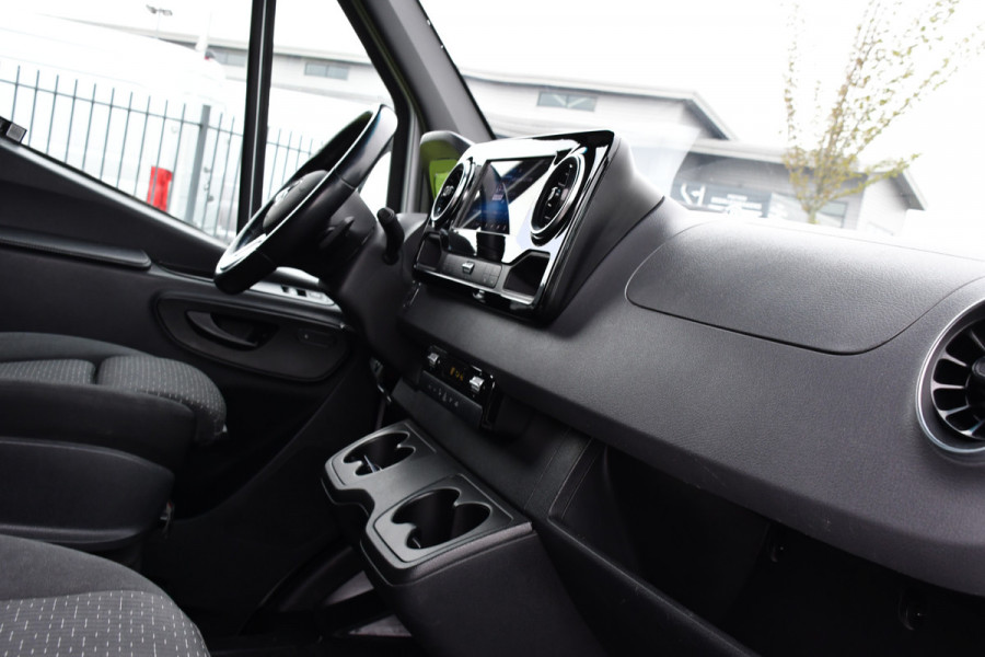 Mercedes-Benz Sprinter 319 V6 3.0 CDI L3H2 DC PB Edition Full options, Adaptieve Cruise, 360 Camera, 10,5'' Mbux, LED, Automaat, BPM Vrij! Mercedes-Benz Sprinter 319 V6 3.0 CDI L3H2 DC PB Edition Full options, Adaptieve Cruise, 360 Camera, 10,5'' Mbux, LED, Automaat, BPM Vrij!