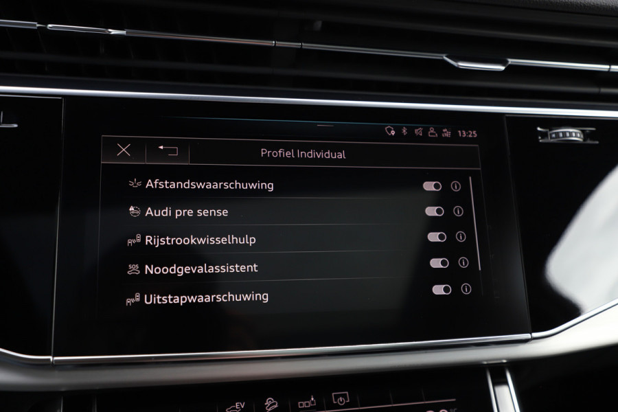 Audi Q7 55 TFSI e quattro S-line | 394PK | Luchtvering | Keyless-go | Sfeerverlichting | Memory | Bose | Pano | Leder | ACC | Standkache Audi Q7 55 TFSI e quattro S-line | 394PK | Luchtvering | Keyless-go | Sfeerverlichting | Memory | Bose | Pano | Leder | ACC | Standkache