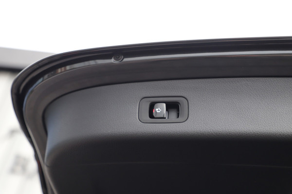 Mercedes-Benz GLC 400e AMG 4-Matic | 381PK | Pano | Sfeerverlichting | Digital-light | Memory | Distronic+ | Trekhaak | Standkachel | Stuurwielver Mercedes-Benz GLC 400e AMG 4-Matic | 381PK | Pano | Sfeerverlichting | Digital-light | Memory | Distronic+ | Trekhaak | Standkachel | Stuurwielver