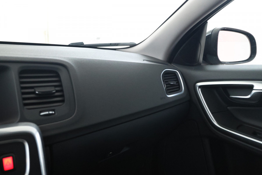 Volvo V60 1.5 T3 Polar+ Automaat, Winter pakket! Cruise Volvo V60 1.5 T3 Polar+ Automaat, Winter pakket! Cruise