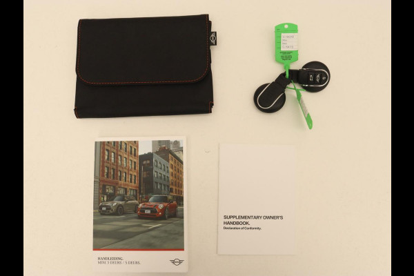 MINI Cooper S 2.0 60 Years | Panoramadak | Stoelverwarming | Leder | Head-Up | Park Assist | Carplay | Navigatie | Keyless | Full LED | Harman/Kardon | Climate control | Cruise control