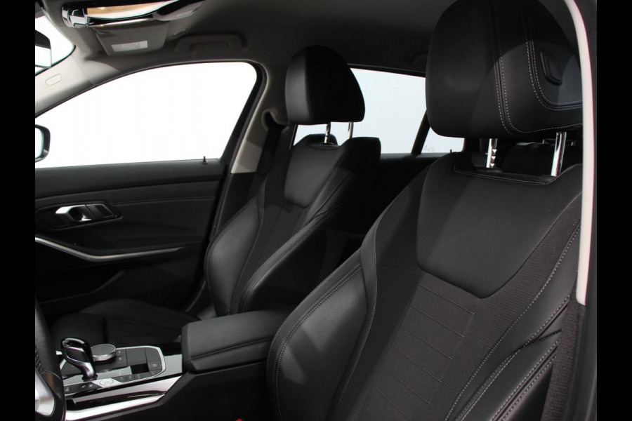 BMW 3 Serie Touring 330e Touring Sportline PHEV AUT Climate control | Adaptieve cruise control | Parkeersensoren | Navigatie | Sfeerverlichting | Stuur + stoelverwarming | Apple Carplay/ Android Auto BMW 3 Serie Touring 330e Touring Sportline PHEV AUT Climate control | Adaptieve cruise control | Parkeersensoren | Navigatie | Sfeerverlichting | Stuur + stoelverwarming | Apple Carplay/ Android Auto