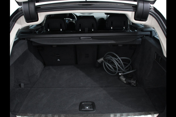BMW 3 Serie Touring 330e Touring Sportline PHEV AUT Climate control | Adaptieve cruise control | Parkeersensoren | Navigatie | Sfeerverlichting | Stuur + stoelverwarming | Apple Carplay/ Android Auto BMW 3 Serie Touring 330e Touring Sportline PHEV AUT Climate control | Adaptieve cruise control | Parkeersensoren | Navigatie | Sfeerverlichting | Stuur + stoelverwarming | Apple Carplay/ Android Auto