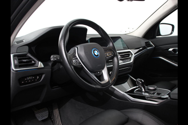 BMW 3 Serie Touring 330e Touring Sportline PHEV AUT Climate control | Adaptieve cruise control | Parkeersensoren | Navigatie | Sfeerverlichting | Stuur + stoelverwarming | Apple Carplay/ Android Auto BMW 3 Serie Touring 330e Touring Sportline PHEV AUT Climate control | Adaptieve cruise control | Parkeersensoren | Navigatie | Sfeerverlichting | Stuur + stoelverwarming | Apple Carplay/ Android Auto
