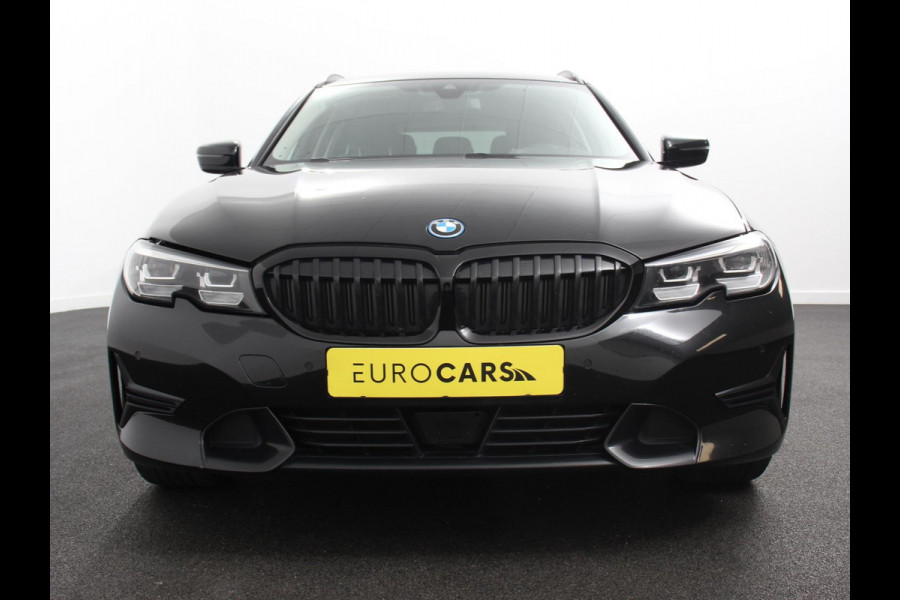 BMW 3 Serie Touring 330e Touring Sportline PHEV AUT Climate control | Adaptieve cruise control | Parkeersensoren | Navigatie | Sfeerverlichting | Stuur + stoelverwarming | Apple Carplay/ Android Auto BMW 3 Serie Touring 330e Touring Sportline PHEV AUT Climate control | Adaptieve cruise control | Parkeersensoren | Navigatie | Sfeerverlichting | Stuur + stoelverwarming | Apple Carplay/ Android Auto
