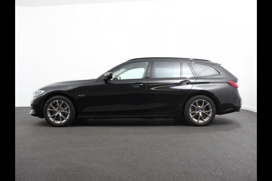 BMW 3 Serie Touring 330e Touring Sportline PHEV AUT Climate control | Adaptieve cruise control | Parkeersensoren | Navigatie | Sfeerverlichting | Stuur + stoelverwarming | Apple Carplay/ Android Auto BMW 3 Serie Touring 330e Touring Sportline PHEV AUT Climate control | Adaptieve cruise control | Parkeersensoren | Navigatie | Sfeerverlichting | Stuur + stoelverwarming | Apple Carplay/ Android Auto