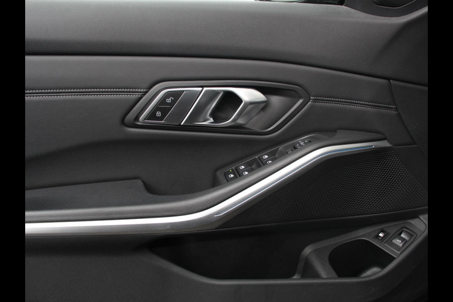 BMW 3 Serie Touring 330e Touring Sportline PHEV AUT Climate control | Adaptieve cruise control | Parkeersensoren | Navigatie | Sfeerverlichting | Stuur + stoelverwarming | Apple Carplay/ Android Auto BMW 3 Serie Touring 330e Touring Sportline PHEV AUT Climate control | Adaptieve cruise control | Parkeersensoren | Navigatie | Sfeerverlichting | Stuur + stoelverwarming | Apple Carplay/ Android Auto