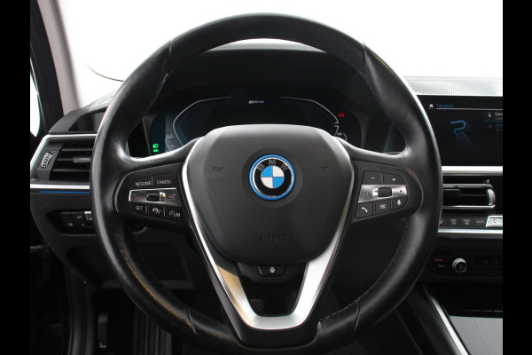 BMW 3 Serie Touring 330e Touring Sportline PHEV AUT Climate control | Adaptieve cruise control | Parkeersensoren | Navigatie | Sfeerverlichting | Stuur + stoelverwarming | Apple Carplay/ Android Auto BMW 3 Serie Touring 330e Touring Sportline PHEV AUT Climate control | Adaptieve cruise control | Parkeersensoren | Navigatie | Sfeerverlichting | Stuur + stoelverwarming | Apple Carplay/ Android Auto
