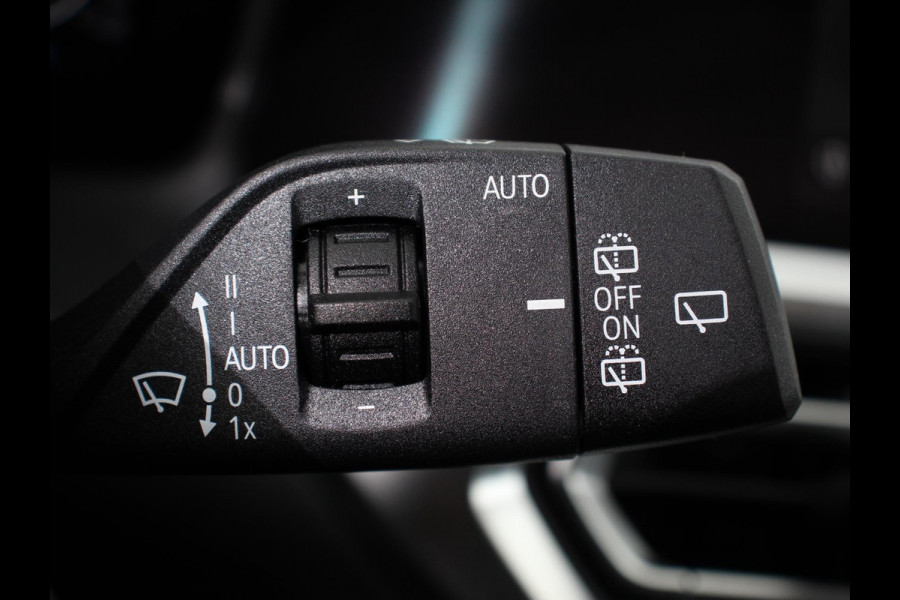 BMW 3 Serie Touring 330e Touring Sportline PHEV AUT Climate control | Adaptieve cruise control | Parkeersensoren | Navigatie | Sfeerverlichting | Stuur + stoelverwarming | Apple Carplay/ Android Auto BMW 3 Serie Touring 330e Touring Sportline PHEV AUT Climate control | Adaptieve cruise control | Parkeersensoren | Navigatie | Sfeerverlichting | Stuur + stoelverwarming | Apple Carplay/ Android Auto