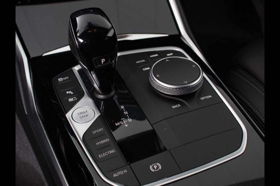 BMW 3 Serie Touring 330e Touring Sportline PHEV AUT Climate control | Adaptieve cruise control | Parkeersensoren | Navigatie | Sfeerverlichting | Stuur + stoelverwarming | Apple Carplay/ Android Auto BMW 3 Serie Touring 330e Touring Sportline PHEV AUT Climate control | Adaptieve cruise control | Parkeersensoren | Navigatie | Sfeerverlichting | Stuur + stoelverwarming | Apple Carplay/ Android Auto