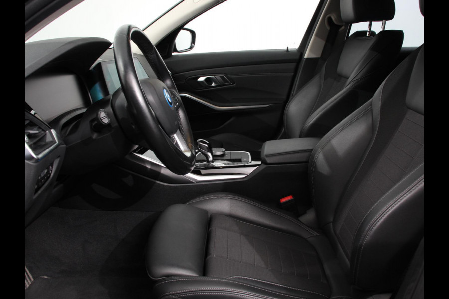 BMW 3 Serie Touring 330e Touring Sportline PHEV AUT Climate control | Adaptieve cruise control | Parkeersensoren | Navigatie | Sfeerverlichting | Stuur + stoelverwarming | Apple Carplay/ Android Auto BMW 3 Serie Touring 330e Touring Sportline PHEV AUT Climate control | Adaptieve cruise control | Parkeersensoren | Navigatie | Sfeerverlichting | Stuur + stoelverwarming | Apple Carplay/ Android Auto