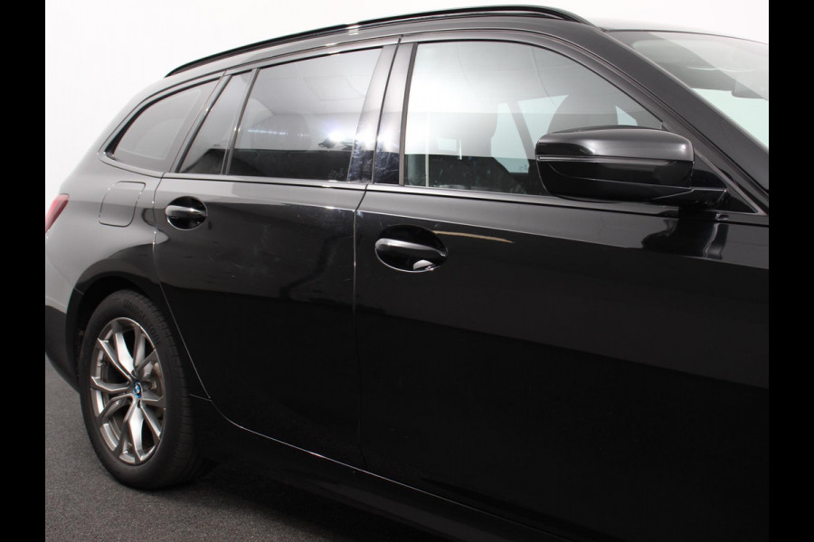 BMW 3 Serie Touring 330e Touring Sportline PHEV AUT Climate control | Adaptieve cruise control | Parkeersensoren | Navigatie | Sfeerverlichting | Stuur + stoelverwarming | Apple Carplay/ Android Auto BMW 3 Serie Touring 330e Touring Sportline PHEV AUT Climate control | Adaptieve cruise control | Parkeersensoren | Navigatie | Sfeerverlichting | Stuur + stoelverwarming | Apple Carplay/ Android Auto