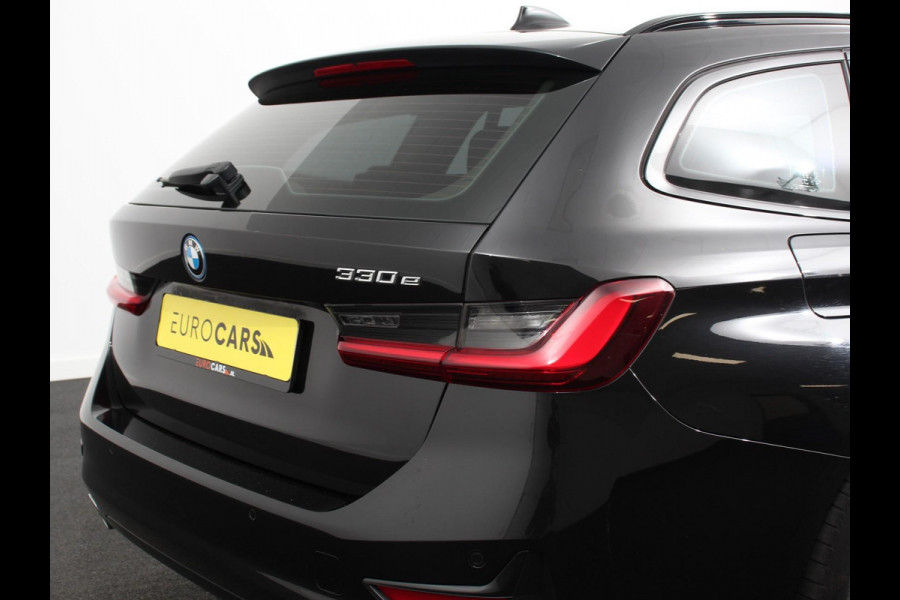 BMW 3 Serie Touring 330e Touring Sportline PHEV AUT Climate control | Adaptieve cruise control | Parkeersensoren | Navigatie | Sfeerverlichting | Stuur + stoelverwarming | Apple Carplay/ Android Auto BMW 3 Serie Touring 330e Touring Sportline PHEV AUT Climate control | Adaptieve cruise control | Parkeersensoren | Navigatie | Sfeerverlichting | Stuur + stoelverwarming | Apple Carplay/ Android Auto