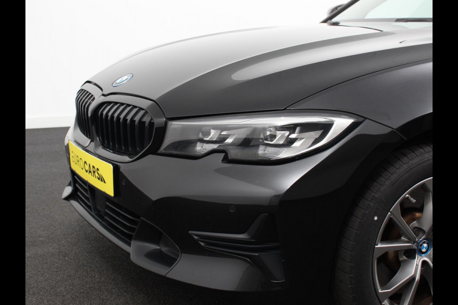 BMW 3 Serie Touring 330e Touring Sportline PHEV AUT Climate control | Adaptieve cruise control | Parkeersensoren | Navigatie | Sfeerverlichting | Stuur + stoelverwarming | Apple Carplay/ Android Auto BMW 3 Serie Touring 330e Touring Sportline PHEV AUT Climate control | Adaptieve cruise control | Parkeersensoren | Navigatie | Sfeerverlichting | Stuur + stoelverwarming | Apple Carplay/ Android Auto