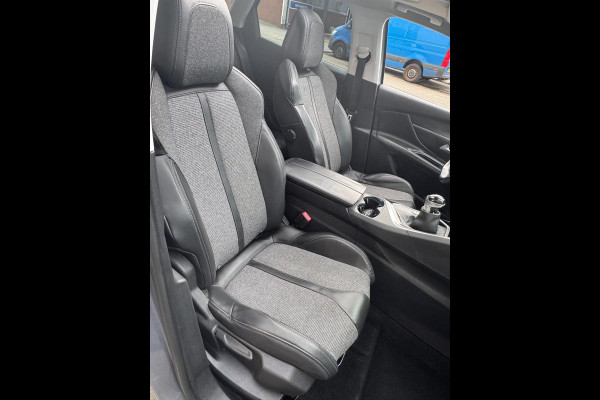 Peugeot 3008 1.2 PureTech Allure - Panorama dak I Navigatie I LED/Xenon I PDC /Camera I Airco I Sport velgen I Dealer onderhouden Peugeot 3008 1.2 PureTech Allure - Panorama dak I Navigatie I LED/Xenon I PDC /Camera I Airco I Sport velgen I Dealer onderhouden