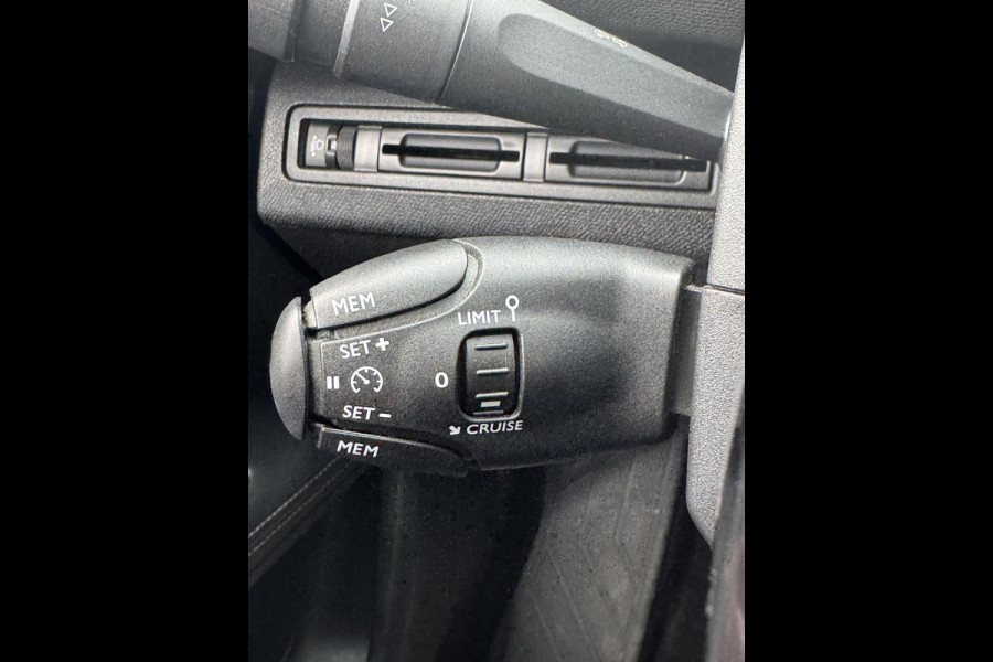 Peugeot 3008 1.2 PureTech Allure - Panorama dak I Navigatie I LED/Xenon I PDC /Camera I Airco I Sport velgen I Dealer onderhouden Peugeot 3008 1.2 PureTech Allure - Panorama dak I Navigatie I LED/Xenon I PDC /Camera I Airco I Sport velgen I Dealer onderhouden