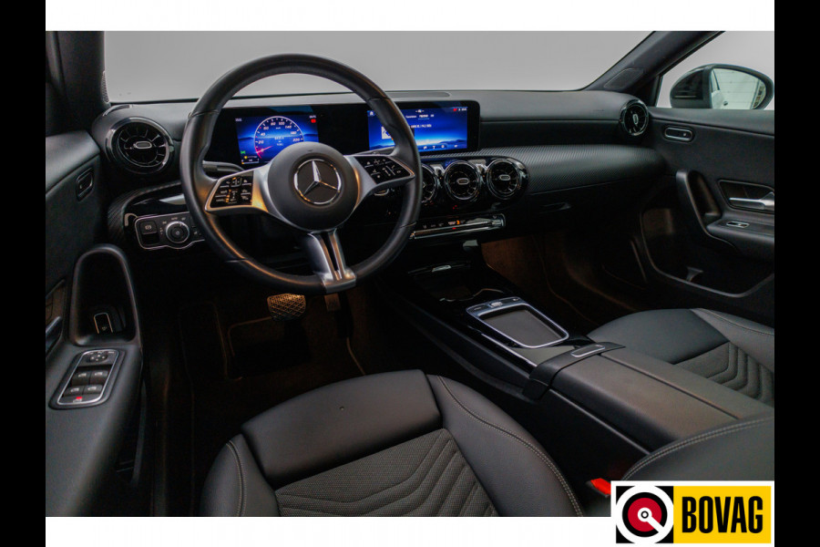 Mercedes-Benz A-Klasse 180 Star Edition | Facelift | 1/2 Leder | Sport stoelen | Led | Cruise control | Camera | PDC V+A, Stoelverwarming Mercedes-Benz A-Klasse 180 Star Edition | Facelift | 1/2 Leder | Sport stoelen | Led | Cruise control | Camera | PDC V+A, Stoelverwarming