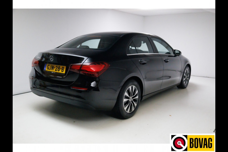 Mercedes-Benz A-Klasse 180 Star Edition | Facelift | 1/2 Leder | Sport stoelen | Led | Cruise control | Camera | PDC V+A, Stoelverwarming Mercedes-Benz A-Klasse 180 Star Edition | Facelift | 1/2 Leder | Sport stoelen | Led | Cruise control | Camera | PDC V+A, Stoelverwarming