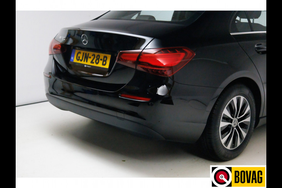 Mercedes-Benz A-Klasse 180 Star Edition | Facelift | 1/2 Leder | Sport stoelen | Led | Cruise control | Camera | PDC V+A, Stoelverwarming Mercedes-Benz A-Klasse 180 Star Edition | Facelift | 1/2 Leder | Sport stoelen | Led | Cruise control | Camera | PDC V+A, Stoelverwarming