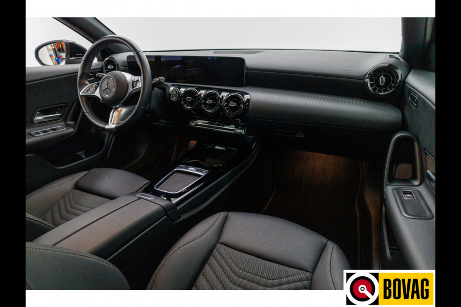 Mercedes-Benz A-Klasse 180 Star Edition | Facelift | 1/2 Leder | Sport stoelen | Led | Cruise control | Camera | PDC V+A, Stoelverwarming Mercedes-Benz A-Klasse 180 Star Edition | Facelift | 1/2 Leder | Sport stoelen | Led | Cruise control | Camera | PDC V+A, Stoelverwarming