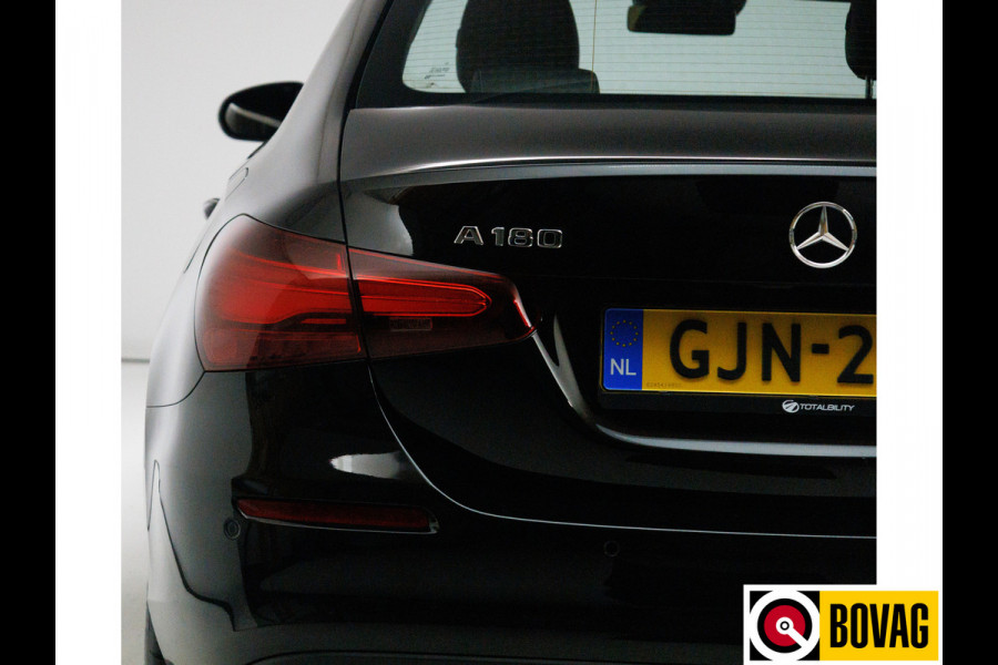 Mercedes-Benz A-Klasse 180 Star Edition | Facelift | 1/2 Leder | Sport stoelen | Led | Cruise control | Camera | PDC V+A, Stoelverwarming Mercedes-Benz A-Klasse 180 Star Edition | Facelift | 1/2 Leder | Sport stoelen | Led | Cruise control | Camera | PDC V+A, Stoelverwarming