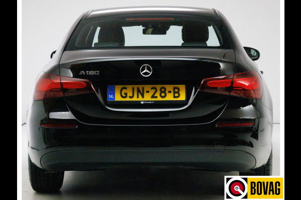 Mercedes-Benz A-Klasse 180 Star Edition | Facelift | 1/2 Leder | Sport stoelen | Led | Cruise control | Camera | PDC V+A, Stoelverwarming Mercedes-Benz A-Klasse 180 Star Edition | Facelift | 1/2 Leder | Sport stoelen | Led | Cruise control | Camera | PDC V+A, Stoelverwarming