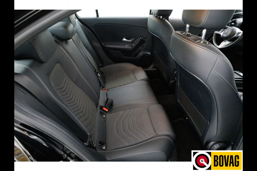 Mercedes-Benz A-Klasse 180 Star Edition | Facelift | 1/2 Leder | Sport stoelen | Led | Cruise control | Camera | PDC V+A, Stoelverwarming Mercedes-Benz A-Klasse 180 Star Edition | Facelift | 1/2 Leder | Sport stoelen | Led | Cruise control | Camera | PDC V+A, Stoelverwarming