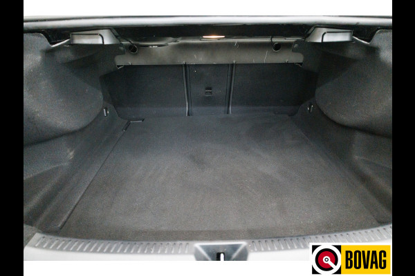 Mercedes-Benz A-Klasse 180 Star Edition | Facelift | 1/2 Leder | Sport stoelen | Led | Cruise control | Camera | PDC V+A, Stoelverwarming Mercedes-Benz A-Klasse 180 Star Edition | Facelift | 1/2 Leder | Sport stoelen | Led | Cruise control | Camera | PDC V+A, Stoelverwarming