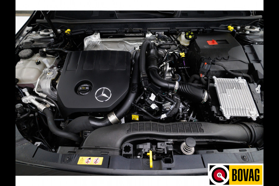 Mercedes-Benz A-Klasse 180 Star Edition | Facelift | 1/2 Leder | Sport stoelen | Led | Cruise control | Camera | PDC V+A, Stoelverwarming Mercedes-Benz A-Klasse 180 Star Edition | Facelift | 1/2 Leder | Sport stoelen | Led | Cruise control | Camera | PDC V+A, Stoelverwarming