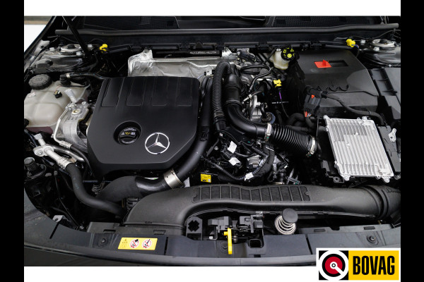 Mercedes-Benz A-Klasse 180 Star Edition | Facelift | 1/2 Leder | Sport stoelen | Led | Cruise control | Camera | PDC V+A, Stoelverwarming Mercedes-Benz A-Klasse 180 Star Edition | Facelift | 1/2 Leder | Sport stoelen | Led | Cruise control | Camera | PDC V+A, Stoelverwarming