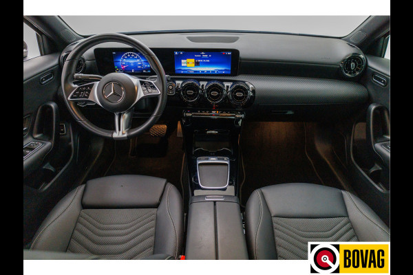 Mercedes-Benz A-Klasse 180 Star Edition | Facelift | 1/2 Leder | Sport stoelen | Led | Cruise control | Camera | PDC V+A, Stoelverwarming Mercedes-Benz A-Klasse 180 Star Edition | Facelift | 1/2 Leder | Sport stoelen | Led | Cruise control | Camera | PDC V+A, Stoelverwarming