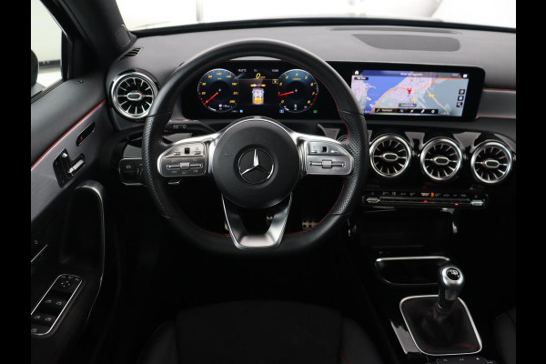 Mercedes-Benz A-Klasse 160 AMG | Panoramadak | Carplay | Matrix LED | Memory | Stoelverwarming | Leder/Alcantara | Sfeerverlichting | Keyless | Widescreen | Navigatie | Camera Mercedes-Benz A-Klasse 160 AMG | Panoramadak | Carplay | Matrix LED | Memory | Stoelverwarming | Leder/Alcantara | Sfeerverlichting | Keyless | Widescreen | Navigatie | Camera