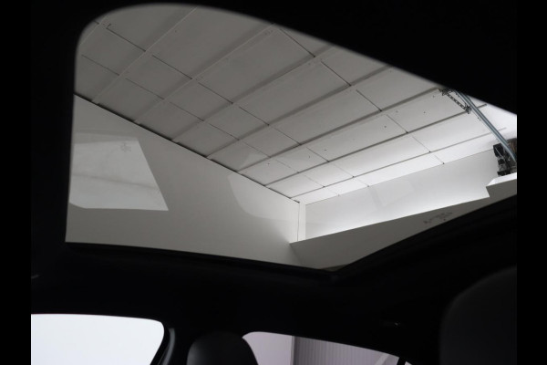 Mercedes-Benz A-Klasse 160 AMG | Panoramadak | Carplay | Matrix LED | Memory | Stoelverwarming | Leder/Alcantara | Sfeerverlichting | Keyless | Widescreen | Navigatie | Camera Mercedes-Benz A-Klasse 160 AMG | Panoramadak | Carplay | Matrix LED | Memory | Stoelverwarming | Leder/Alcantara | Sfeerverlichting | Keyless | Widescreen | Navigatie | Camera