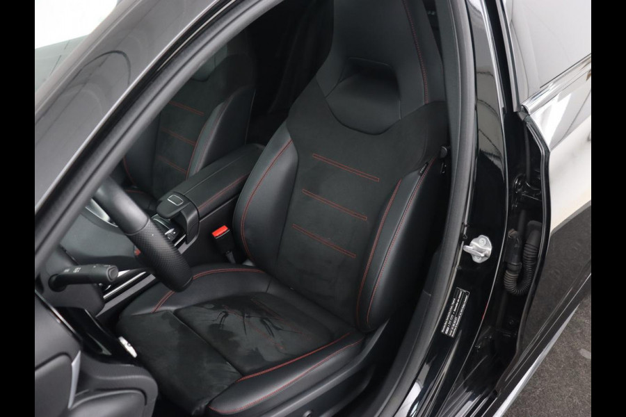 Mercedes-Benz A-Klasse 160 AMG | Panoramadak | Carplay | Matrix LED | Memory | Stoelverwarming | Leder/Alcantara | Sfeerverlichting | Keyless | Widescreen | Navigatie | Camera Mercedes-Benz A-Klasse 160 AMG | Panoramadak | Carplay | Matrix LED | Memory | Stoelverwarming | Leder/Alcantara | Sfeerverlichting | Keyless | Widescreen | Navigatie | Camera